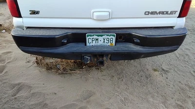 Parachoques trasero Chevy Suburban 2000-2006 escalón original con soportes 19121287 Foto 1 de 4