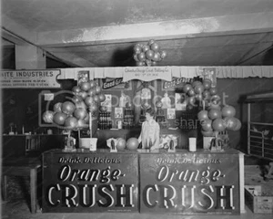 Orange Crush Booth en exhibición en la década de 1920 8x10 reimpresión de foto antigua - Imagen 1 de 1