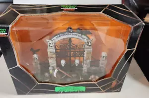 Puerta del cementerio Lemax Spooky Town 2008 colección - Imagen 1 de 5