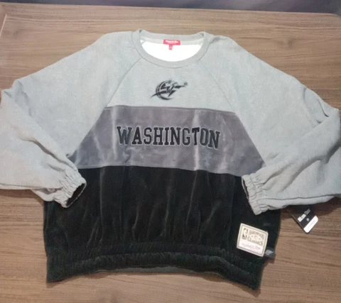 Women's Mitchell & Ness Size Large  Washington Wizards Sweatshirt Cover