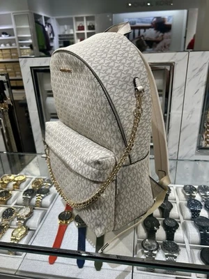 Mochila Michael Kors Slater Cadena Grande MK Crema Clara Multi Bolso MK Signature Foto 1 de 4