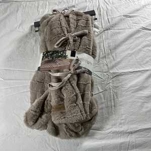 Koolaburra UGG  Noelle 54" Faux Fur Holiday Tree Skirt Christmas NIP - Picture 1 of 12