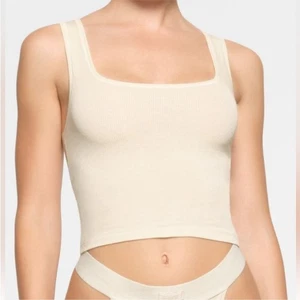 SKIMS Cotton Ribbed Rib Scoop Neck Crop Tank Top in Bone Size XXS - Picture 1 of 9