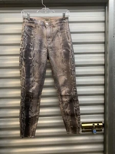 Pantalones de mezclilla recubiertos de lámina agrietada pétalos de tiro alto L'Agence Margot 27x25 nuevos sin etiquetas - Imagen 1 de 11