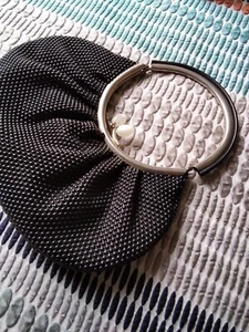 50,S Cute Little Half Moon Shaped Black Bead Look Bag With Lucite Kiss Clasp. - Picture 1 of 8