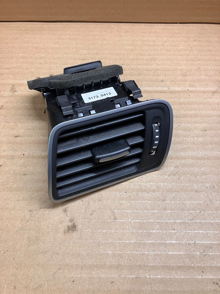 2009-2017 VOLKSWAGEN CC приборная панель левая со стороны водителя вентиляционная решетка P/N 3AB819701A - Изображение 1 из 3