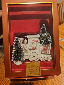 NEW LENOX FOR THE HOLIDAYS CHRISTMAS SANTA PETALS AND PEARLS TRAIN FIGURINE A690 - Picture 1 of 8