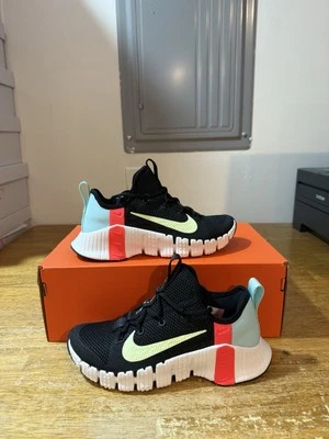 Tênis de treino feminino tamanho 5 Nike Free Metcon 3 academia preto Volt Ice CJ6314-067 - Imagem 1 de 4