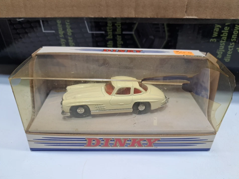 THE DINKY COLLECTION MATCHBOX DY 12 BLANCO 1955 MERCEDES BENZ 300SL 1:43 Leer Foto 1 de 4