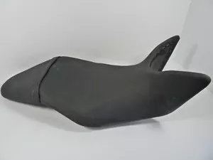 Asiento delantero del conductor Triumph Speed Triple 1050 R 11-16 T2304444 - original OE (2) - Imagen 1 de 11