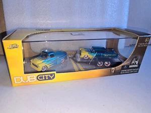 JADA TOYS DUB CITY - 55 CHEVY STEPSIDE & '55 CHEVY BEL-AIR w/ SHOW TRAILER - Picture 1 of 3
