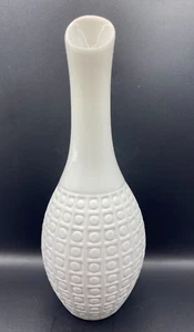 Maxwell & Williams Vase White Porcelain Tapered Textured 24cm - Picture 1 of 10