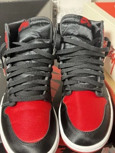 Air Jordan 1 Retro High OG "Satin Bred". Size/Gr. EU42 Us9 - Bild 1 von 9