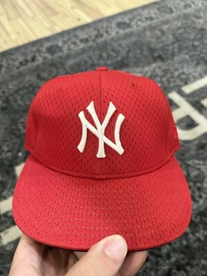 size 7 red mesh yankkes fitted hat - Image 1 of 3