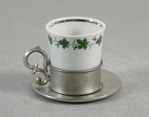 Porzellan Kaffee - Mokkatasse im Alwe Zinn Tassenhalter mit Unterteller Vintage - Bild 1 von 10