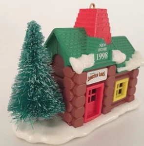 New Home 1998 Lincoln Log Xmas Ornament Winter Bottle Brush Tree Holiday Cabin - Picture 1 of 7