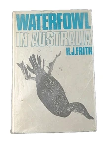 Waterfowl in Australia by H. J. Frith (Illustrated Laminated Hardcover 1967) - Bild 1 von 10