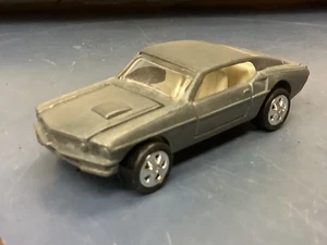 Mustang Fastback personalizzata Johnny Lightning Raw 1/64 The Challengers Zamac argento - Foto 1 di 5