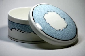 Joyero de baratija Wedgwood, porcelana fina de porcelana Wedgwood, azul Venecia blanco - Imagen 1 de 4