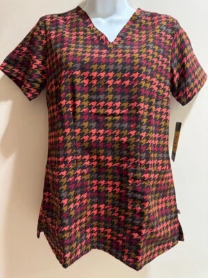 6657 - HDHW Houndstooth Hollow Print Scrub Top by Wonder Wink - Image 1 of 4