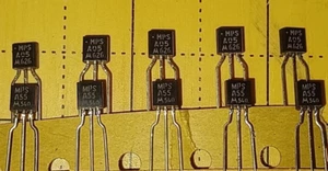 MPSA05, MPSA55 par de transistores de cortesía/5 pares/TO-92/Motorola - Imagen 1 de 3