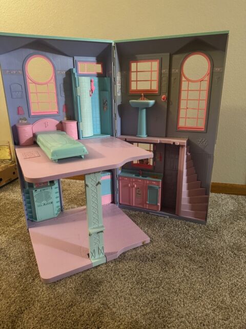 Casa da Barbie Folding Pretty House 1996 Dobrável Quarto Cozinha Sala  Colecionador Casinha Boneca | Produto Vintage e Retro Barbie Usado 89758684  