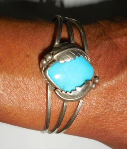 VINTAGE STERLING SILVER NAVAJO BRACELET TURQUOISE NATIVE 20 GRAMS - Picture 1 of 7