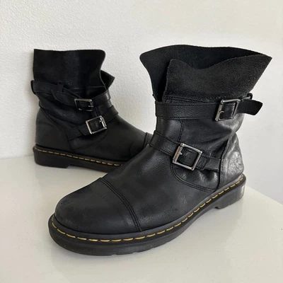 Botas de motociclista Dr. Martens Kristy cuero dos hebillas negras grunge para mujer 11 Foto 1 de 4