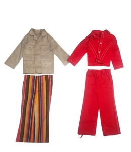 Lote de 2 trajes vintage Ken ganador del oeste 1972 y traje rojo Ken Best Buy 1974 - Imagen 1 de 11