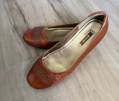 WOMEN'S ECCO STUDDED BROWN BALLET FLATS- Sz EU 39- US 8.5 - EXCELLENT!!! - Image 1 of 4