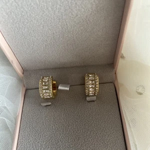 Diamonique Baguette Circle Huggie Hoop Earrings BN - Picture 1 of 4