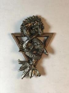 PIN 2 SNAKES WITH TRIANGLE SILVER - Picture 1 of 1