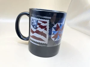 Trapunta geometrica patriottica design su tazza da caffè nera 10 once ceramica NUOVA - Foto 1 di 6