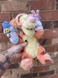 Vintage Disney Store Ostern Tigger Plüsch mit Fingerpuppen 10 Zoll Soft Pooh Neu mit Etikett - Bild 1 von 4