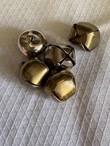 5 alte kleine Metallglocken Anzug Spielzeugbau - Bild 1 von 3
