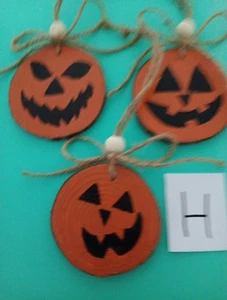 Handbemalte Jack O Laterne Holzscheibe Ornies. H 3er Set - Bild 1 von 4