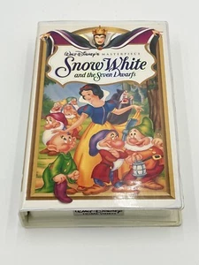 Walt Disney's - Snow White & The Seven Dwarfs - VHS In Clamshell Case - Tested - Picture 1 of 3