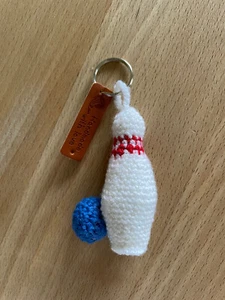 Schlüsselanhänger Sport Bowlingkegel und Bowlingkugel gehäkelt Handarbeit Neu!!! - Bild 1 von 4