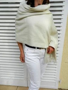 edler XXL Schal Überwurf Ecru Creme Fransen Plaid Cape Fransenschal VIOLETA - Bild 1 von 6