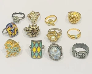 Lote de 12 anillos vintage en su mayoría ajustables  - Imagen 1 de 22