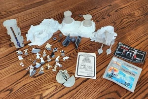 Lot ~ Kenner Star Wars Micro Collection ~ 22 Figurines, Parts & 4 Pamphlets - Picture 1 of 15