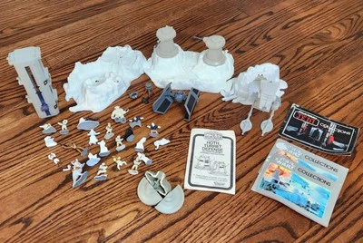 Lot ~ Kenner Star Wars Micro Collection ~ 22 Figurines, Parts & 4 Pamphlets  - Image 1 of 4