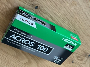 Fujifilm Neopan Acros 100 120 Film 5er Pack. Kept Frozen. Exp 2019 Black & White - Picture 1 of 5