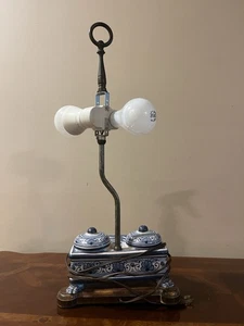 Vintage Double Lit Blue And White Ceramic On Wood Stand Table Lamp Working! - Picture 1 of 13