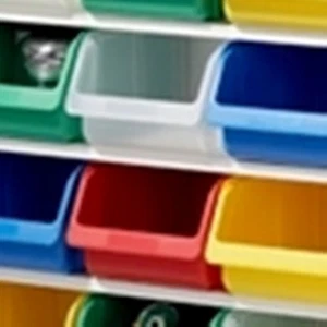 Famille Garage – Kunststoffbox klein rot – Richard Lampert ! - Bild 1 von 1