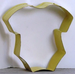 EUC Yellow ONESY One-PIECE Metal COOKIE Cutter BABY SHOWER 3.25" x 3" x 1" d - Imagen 1 de 2