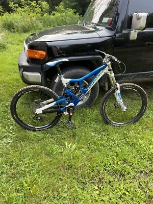 mountain bike - Image 1 of 2