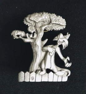 Fine Pewter Silver Sylvester the Cat Tweety Bird Cartoon Lapel Hat Pin J - Picture 1 of 3