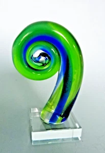 Art Glass Hand Blown Spiral Figurine Green Blue On Clear Pedestal 6" - Picture 1 of 7