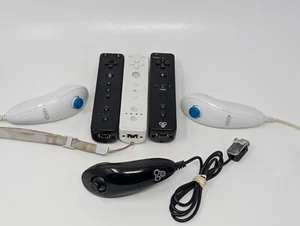 Nintendo Wii Mote & Nunchuks Bundle (Non-Original) - Picture 1 of 3